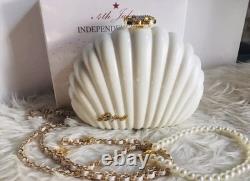 Chanel Beauty VIP Limited Edition Novelty WHITE Shell Pearl Bag VERY RARE NEW