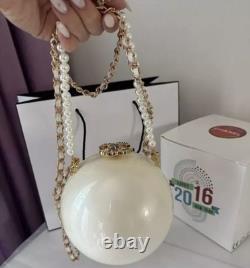 Chanel Beauty VIP Limited Edition Novelty WHITE Shell Pearl Bag VERY RARE NEW