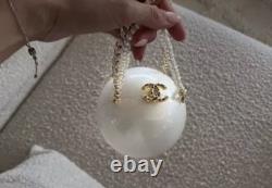 Chanel Beauty VIP Limited Edition Novelty WHITE Shell Pearl Bag VERY RARE NEW