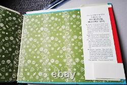 VERY RARE BOOK COLLECTIBLE A WORLD OF PATTERN GWEN WHITE 1961 2nd EDITION