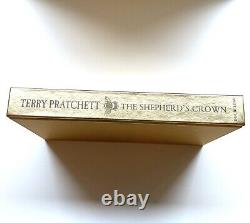 VERY RARE Terry Pratchett Discworld Shepherds Crown Gold collectors 241/500