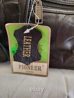 Vintage Pioneer Express Genu Leather Carryon. Color Black Very Rare Edition