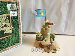 Beaux et très rares dragons de poche château de bord de mer figurine en édition limitée dans sa boîte.