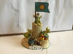 Beaux et très rares dragons de poche château de bord de mer figurine en édition limitée dans sa boîte.