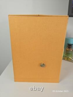 Boîte à musique Vivienne Mooncake édition limitée Louis Vuitton. Très rare, objet de collection