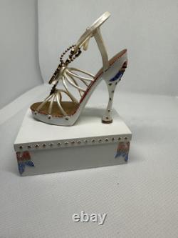 Chaussure de collection Elvis Presley en édition limitée, très rare, avec support