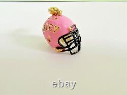 Juicy Couture Édition Limitée 2009 Charm de Casque de Football en Émail Rose Très Rare