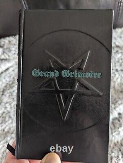 Le Grand Grimoire édition limitée en cuir à reliure rigide Trident, 72/500, très RARE.