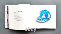 Nouveau livre en édition limitée à l'occasion du 90e anniversaire de NEW ERA XC (2010) avec 90 designs de casquettes TRÈS RARES