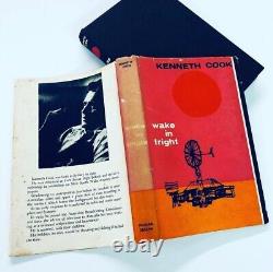 Réveil En Fright. Kenneth Cook. 1ère édition au Royaume-Uni. Véritable première impression. TRÈS rare.