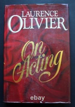 TRÈS RARE ÉDITION ORIGINALE DE 1986 DE ON ACTING, RELIURE CARTONNÉE, SIGNÉE PAR LAURENCE OLIVIER