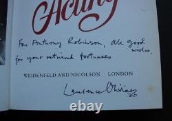 TRÈS RARE ÉDITION ORIGINALE DE 1986 DE ON ACTING, RELIURE CARTONNÉE, SIGNÉE PAR LAURENCE OLIVIER
