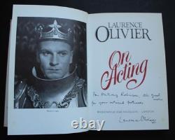 TRÈS RARE ÉDITION ORIGINALE DE 1986 DE ON ACTING, RELIURE CARTONNÉE, SIGNÉE PAR LAURENCE OLIVIER