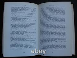TRÈS RARE ÉDITION ORIGINALE DE 1986 DE ON ACTING, RELIURE CARTONNÉE, SIGNÉE PAR LAURENCE OLIVIER