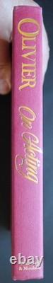 TRÈS RARE ÉDITION ORIGINALE DE 1986 DE ON ACTING, RELIURE CARTONNÉE, SIGNÉE PAR LAURENCE OLIVIER