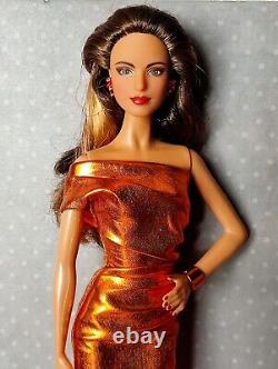 Très rare Barbie The Look robe en or bronze édition collector signature Vgc