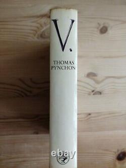 V par Thomas Pynchon Très rare, 1ère édition au Royaume-Uni, 1961